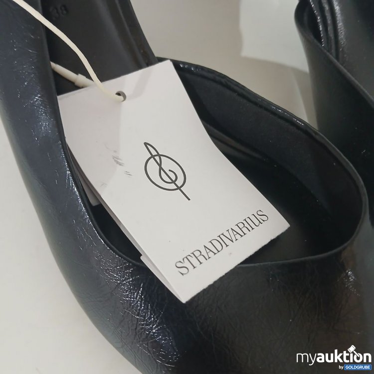 Artikel Nr. 931001 Artikel Nr. 931001: STRADIVARIUS Sling-Pumps Schwarz