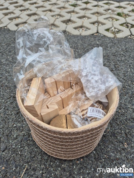 Artikel Nr. 935009: Holzkorb klein mit Holzklötzen/ - Herzen und Deko Diamanten