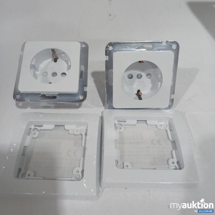 Artikel Nr. 882010: 2x Schutz Steckdose weiß + 2x Rahmen 