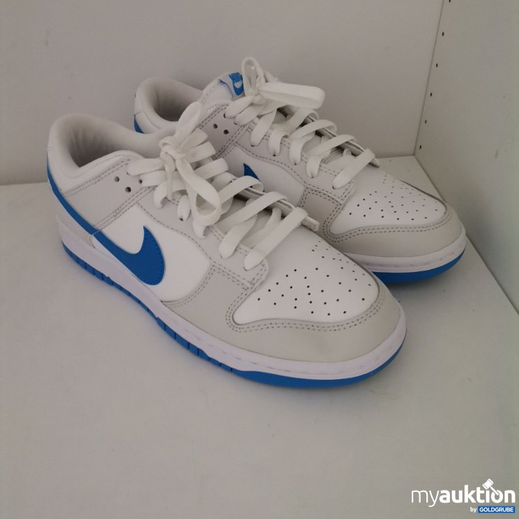 Artikel Nr. 825016 Artikel Nr. 825016: Nike Sneaker verschmutzt