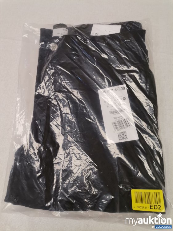 Artikel Nr. 717029: Bershka Flare Jeans 