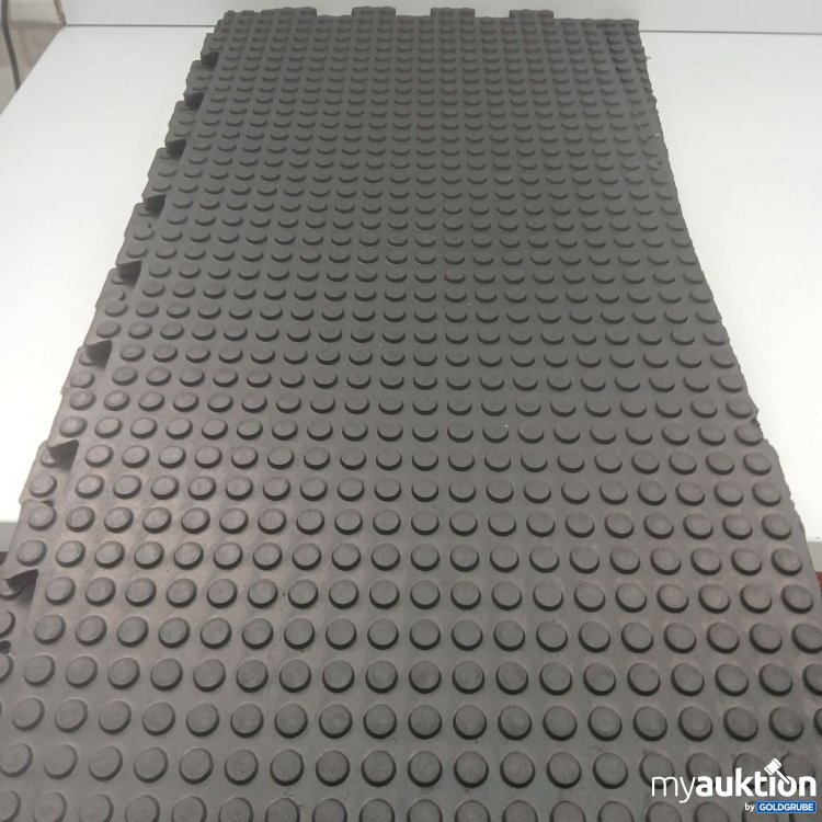 Artikel Nr. 950033: Spielmatte Gummimatte Beschädigt in zwei Teilen
Komplettmass ca 1m×1m