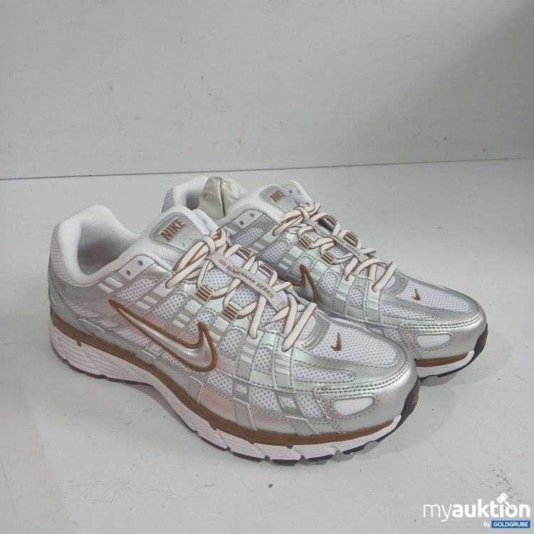 Artikel Nr. 445069 Artikel Nr. 445069: Nike P-6000 white metallic silver