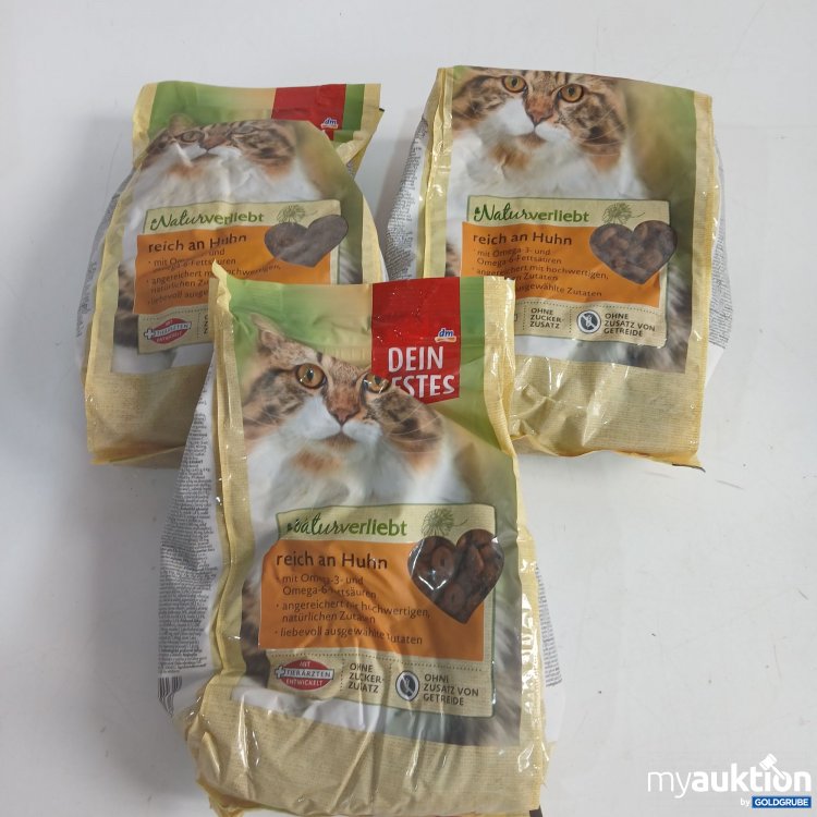 Artikel Nr. 858070 Artikel Nr. 858070: DM Katzenfutter Reich an Huhn je 500g
