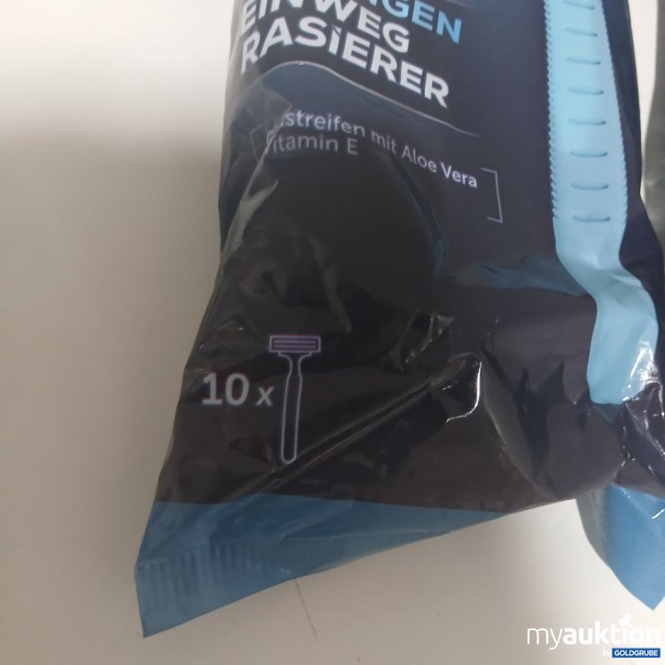 Artikel Nr. 982078 Artikel Nr. 982078: 2x Balea Men 2-Klingen Einweg Rasierer
Wilkinson Eyebrow Shaper