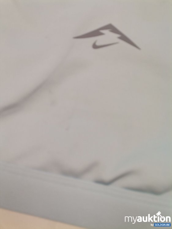 Artikel Nr. 810084 Artikel Nr. 810084: Nike Bra verschmutzt