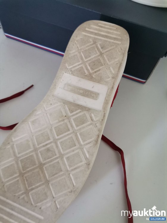 Artikel Nr. 827098 Artikel Nr. 827098: Tommy Hilfiger Sneaker Sohle verschmutzt