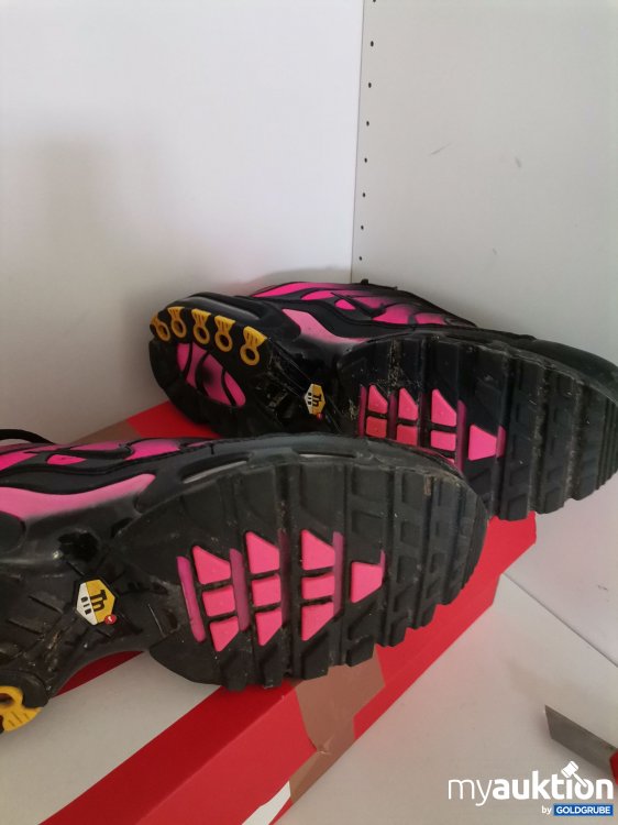 Artikel Nr. 827100 Artikel Nr. 827100: Nike Air Max plus verschmutzt
