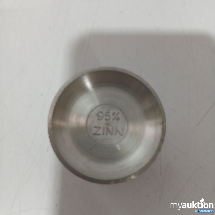 Artikel Nr. 988107 Artikel Nr. 988107: Schnappsglas aus 95%Zinn Motiv Mittelalter Anno 1870 ca 5,5cm hoch, DM ca 3,5cm 6Stk