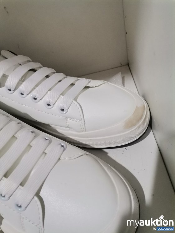 Artikel Nr. 899117: Freitzeitschuhe verschmutzt 