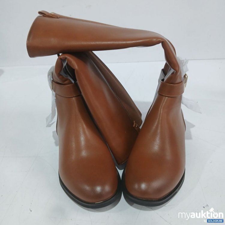 Artikel Nr. 933121 Artikel Nr. 933121: Braune Stiefel mit Reißverschluss, schmalem Riemen und goldfarbener Schnalle. Innenfutter aus weichem Material