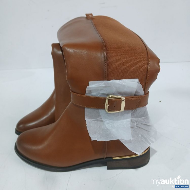 Artikel Nr. 933121 Artikel Nr. 933121: Braune Stiefel mit Reißverschluss, schmalem Riemen und goldfarbener Schnalle. Innenfutter aus weichem Material