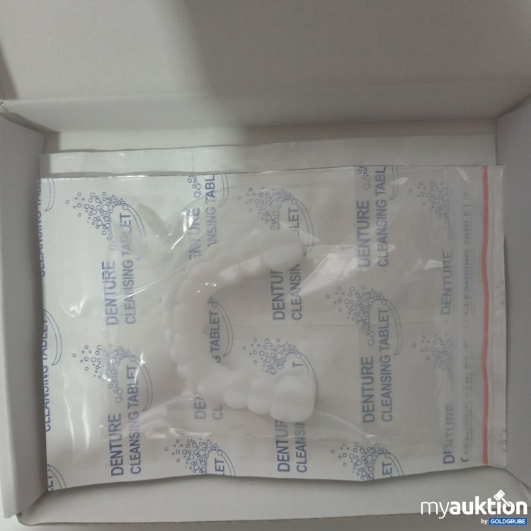 Artikel Nr. 522131: EzySmile Smile Moldable Dentures 