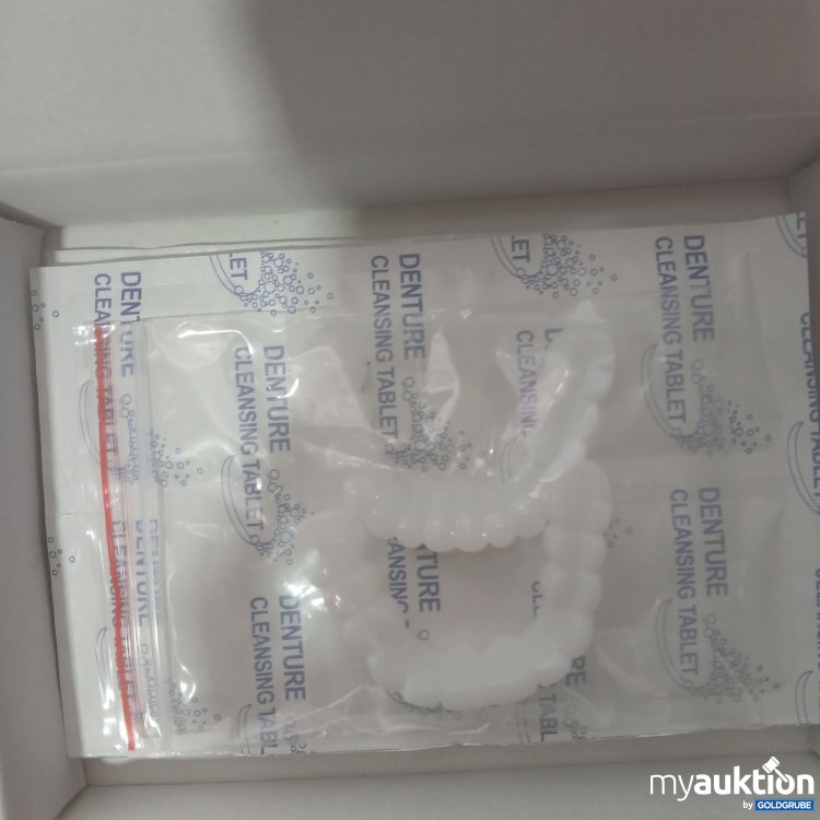 Artikel Nr. 522132: EzySmile Smile Moltable Dentures 