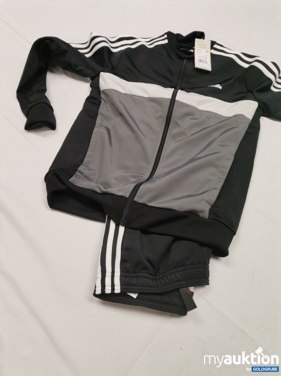 Artikel Nr. 824133 Artikel Nr. 824133: Adidas Trainingsanzug
