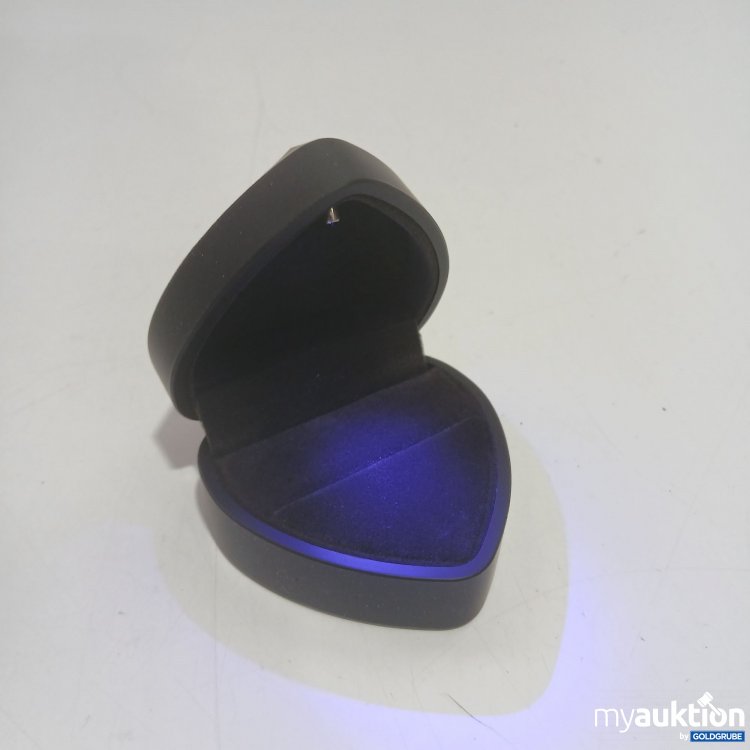 Artikel Nr. 911135: Ring Box Herzform mit LED Licht
