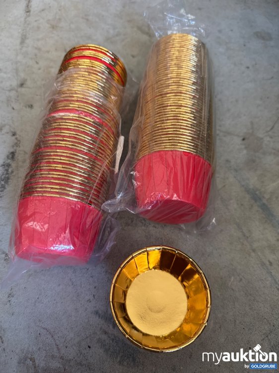 Artikel Nr. 935144 Artikel Nr. 935144: Kleine rote Becher mit goldenem Rand