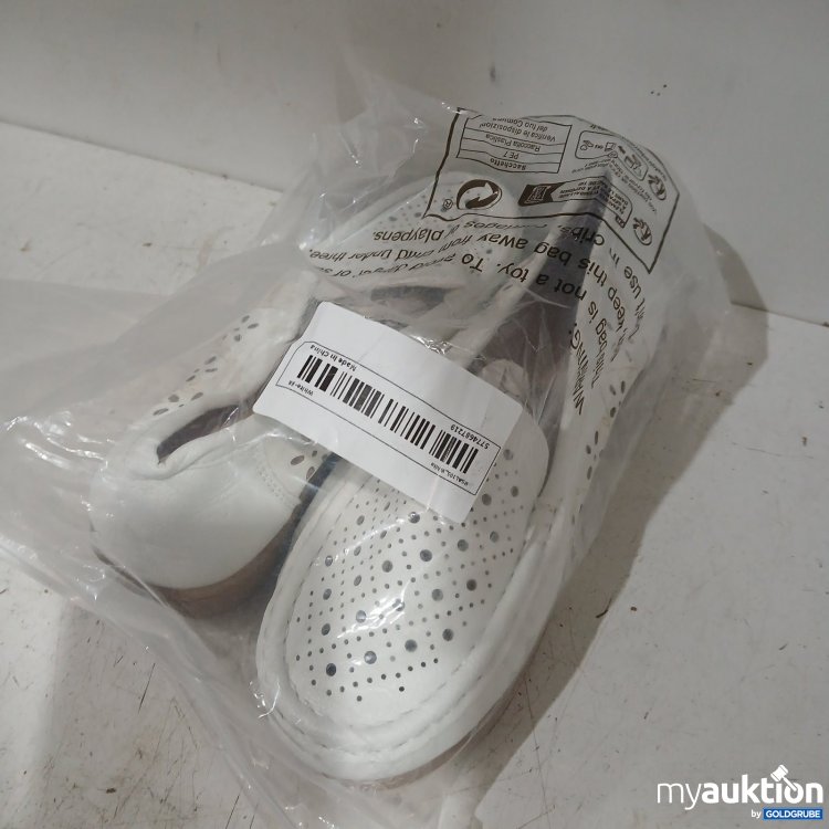 Artikel Nr. 990154 Artikel Nr. 990154: Schuhe mit Lochmuster
