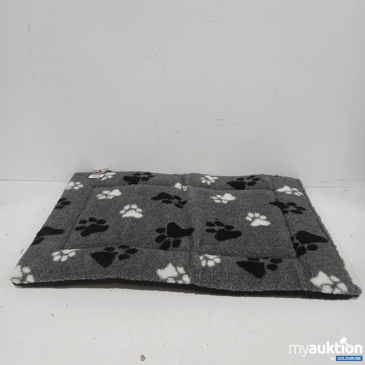 Artikel Nr. 467163 Artikel Nr. 467163: Petlife Fleece Crate Mat Größe 3 91 cm x 61 grau mit schwarzen und weißen Pfoten