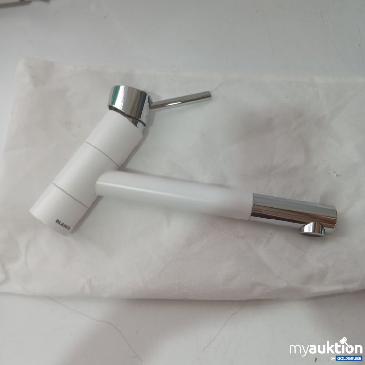Artikel Nr. 933173: BLANCO Armatur
Material: Kunststoff und Metall. Farbe: Weiß mit chromfarbenen Elementen