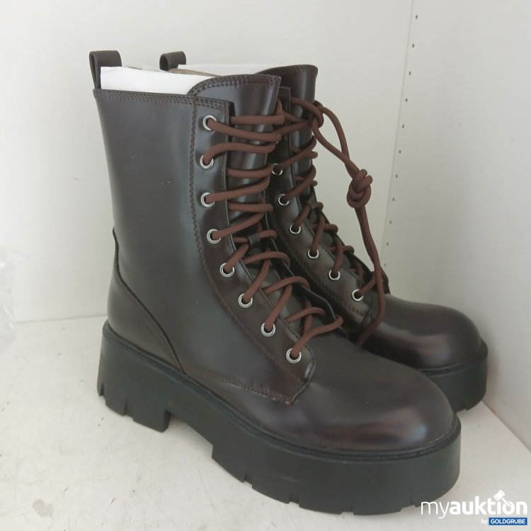 Artikel Nr. 952202: Bershka Stiefel mit Schnürung und Plateau