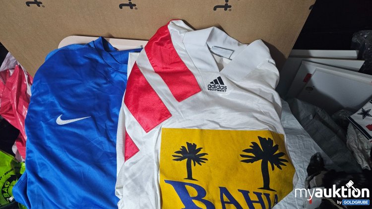 Artikel Nr. 394208 Artikel Nr. 394208: Fußballtrikots Nike und Adidas