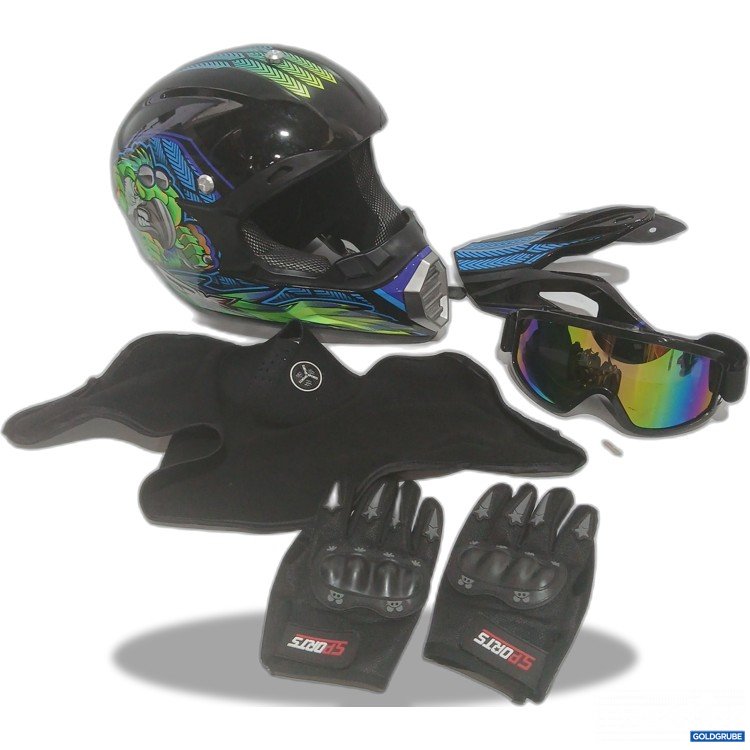 Artikel Nr. 993217 Artikel Nr. 993217: Diverser Helm S mit Zubehör