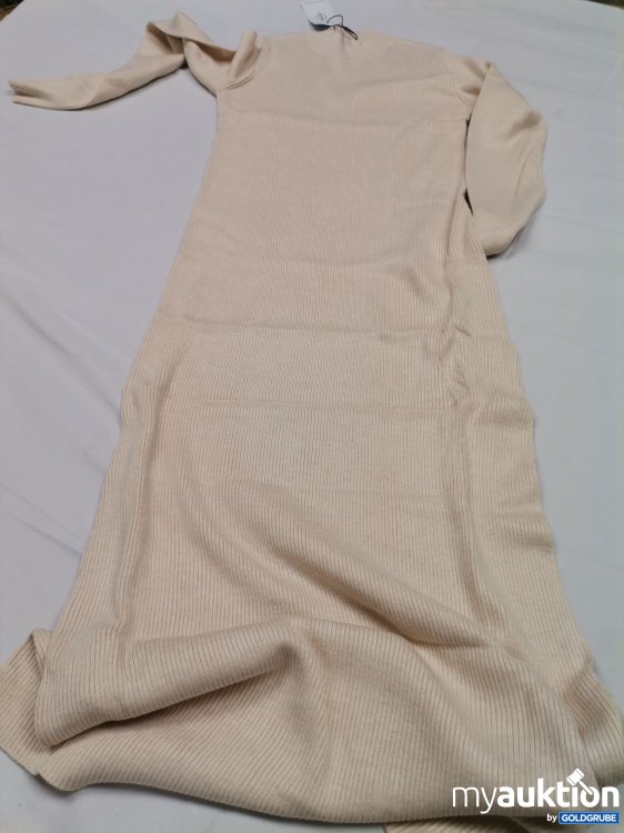 Artikel Nr. 820218 Artikel Nr. 820218: Stradivarius Strickkleid