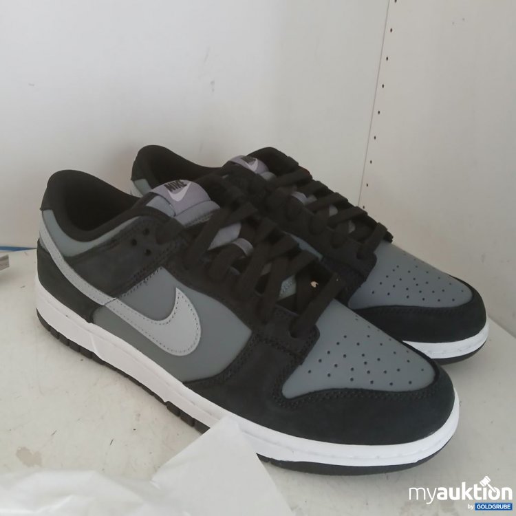 Artikel Nr. 954230: Nike Dunk Low Grau/Silber Sneaker