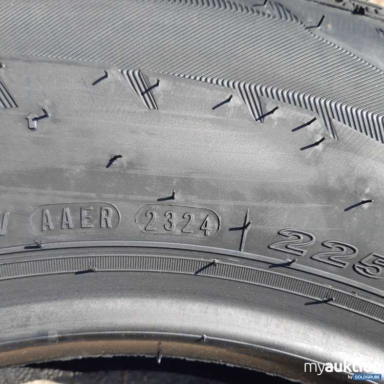 Artikel Nr. 439237 Artikel Nr. 439237: Nexen Tire WinGuard 225/75R16C 10PR 121/120R