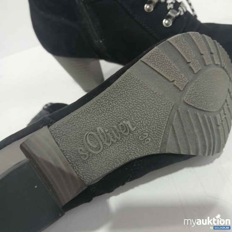 Artikel Nr. 930253: s.Oliver Stiefeletten mit gestreiften Schnürsenkeln