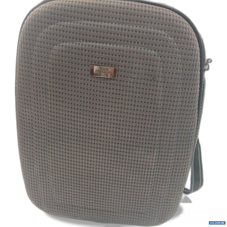 Artikel Nr. 952277: Fabricio Rollkoffer mit Diverser Kleidung und Kleinteilen