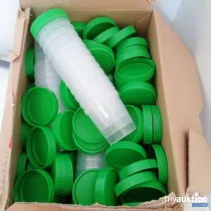 Auktion Plastikbehälter mit grünen Kunststoffdeckeln