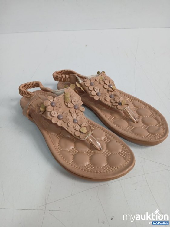 Artikel Nr. 933299: Beige Sandalen mit Blumenapplikationen und Riemchen Größe 38