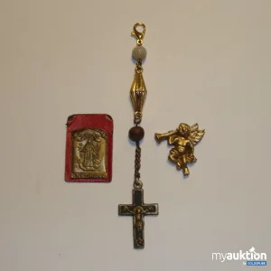Auktion 3 christliche Devotionalien: Messingplakette 'St. Corona' + Chatelaine mit antikem Kruzifix + Engel mit Posaune