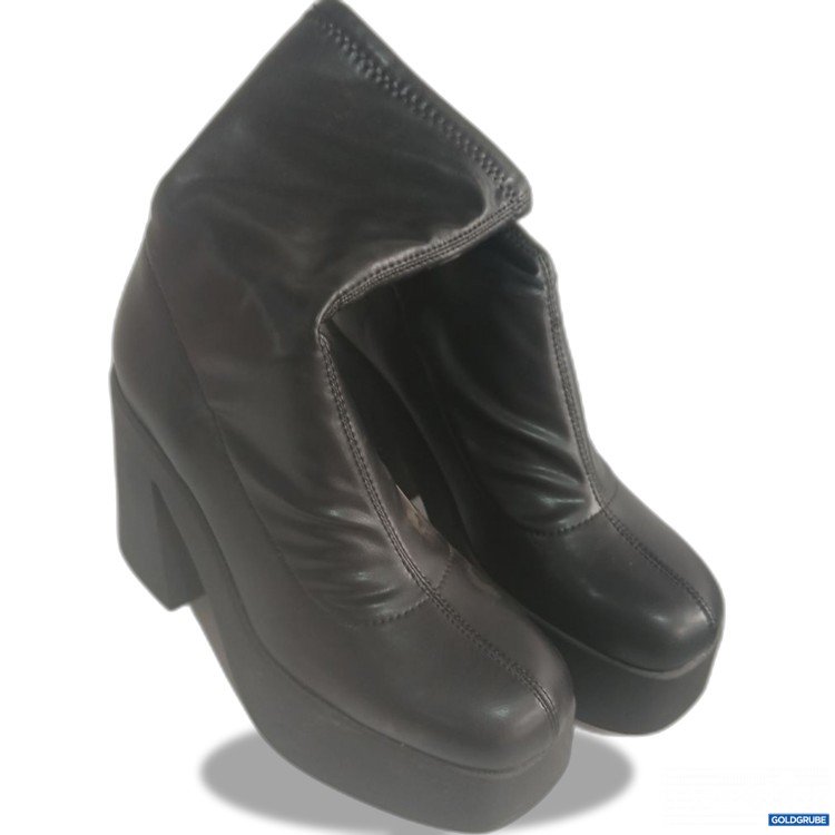 Artikel Nr. 939328: Bershka Stiefel