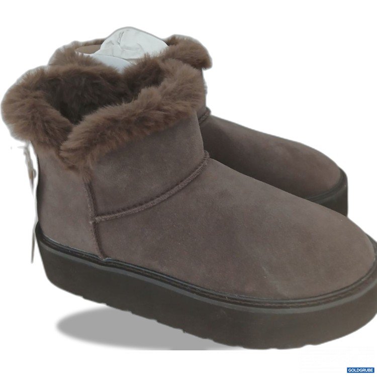 Artikel Nr. 954333: Oysho Stiefel mit Kunstfellkragen