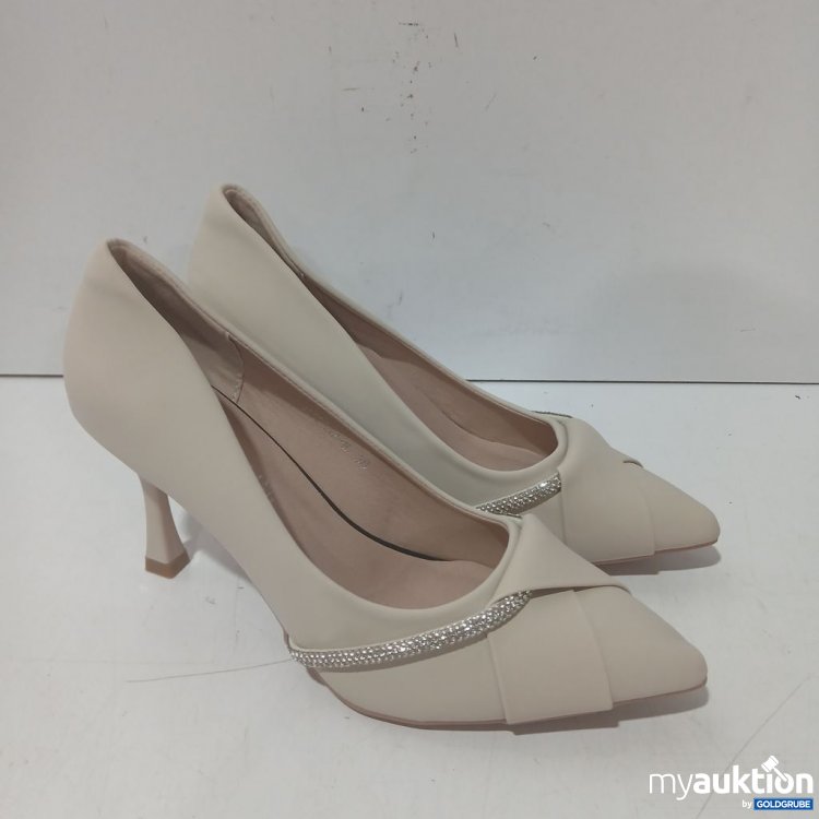 Artikel Nr. 993333 Artikel Nr. 993333: HJ QIANLANG Beige Pumps mit spitzer Zehenpartie und dekorativem Element. Größe: 38