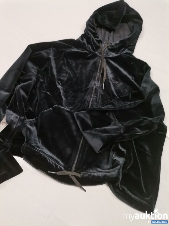 Artikel Nr. 822337 Artikel Nr. 822337: Stronger Samt Jacke