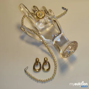 Auktion dreiteilig Perlen und Gold: Klassisches Collier + Ohrclips + Perlenring