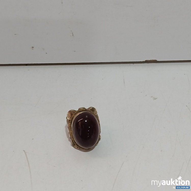 Artikel Nr. 522341: Ring mit großem dunkelrotem Stein Material unbekannt