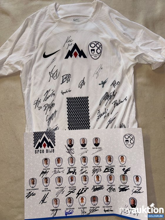 Artikel Nr. 904346: Slowenisches Nationalteamtrikot von allen Spielern signiert + Poster Nationalteam  Slowenien von allen Spielern signiert 