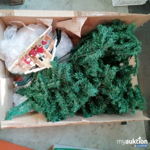 Auktion Künstlicher Weihnachtsbaum mit Deko Krippe 