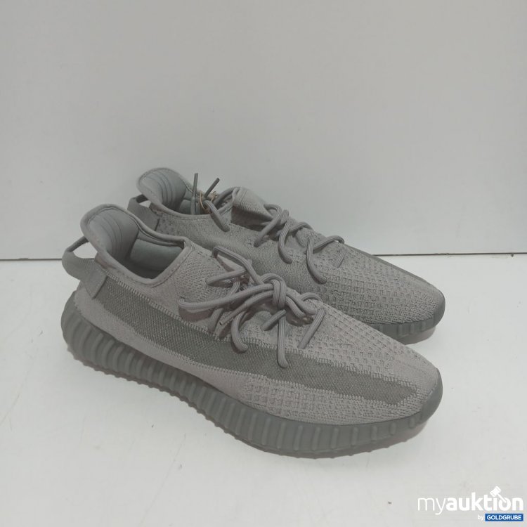 Artikel Nr. 992356 Artikel Nr. 992356: Yeezy Boost 350 V2 Grau