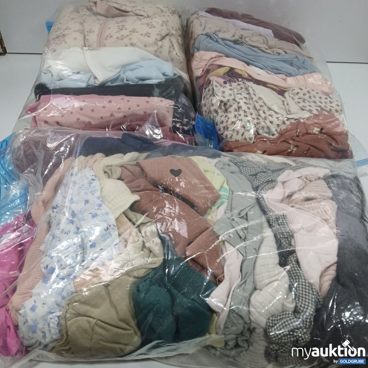 Artikel Nr. 952389: Kinderbekleidung Diverse Grössen Stückzahl nicht Bekannt