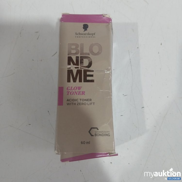 Artikel Nr. 988423 Artikel Nr. 988423: Schwarzkopf BLOND ME Glow Toner 8-46 Hazelnut 60 ml