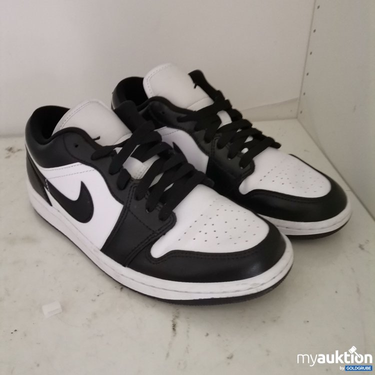 Artikel Nr. 819425 Artikel Nr. 819425: Nike verschmutzt