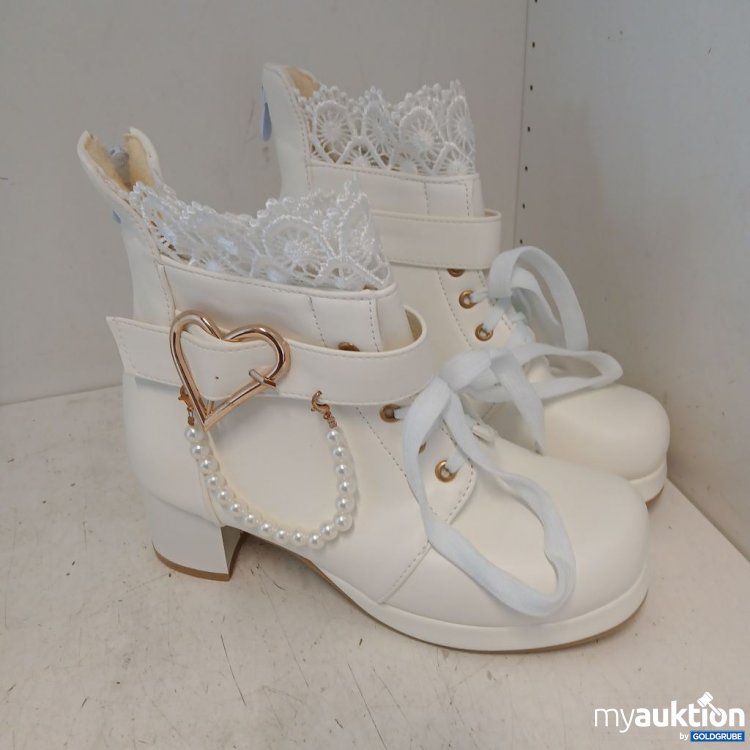 Artikel Nr. 963437: Schuhe mit Herzanhänger und Spitze