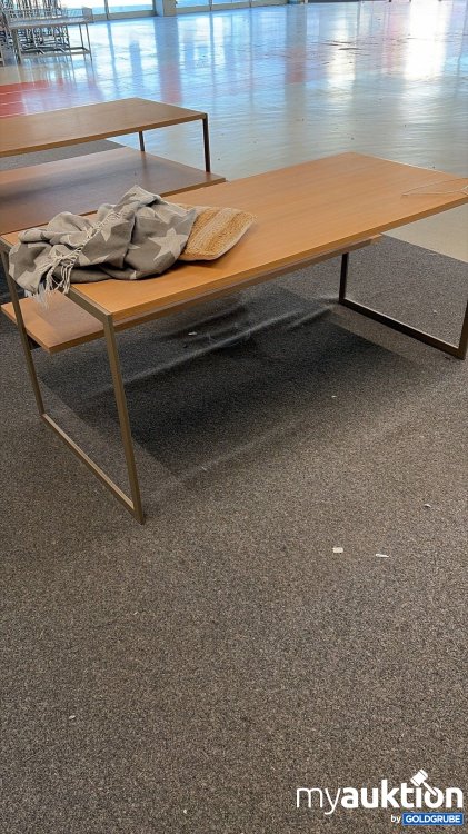 Artikel Nr. 944439: Massiver Präsentationstisch 