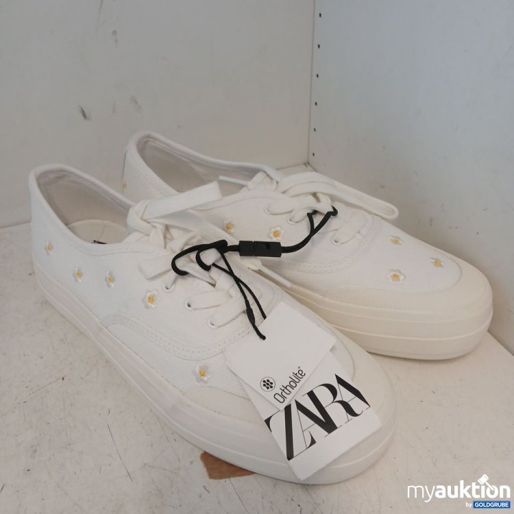 Artikel Nr. 963470: Zara Sneaker mit Blumenstickerei